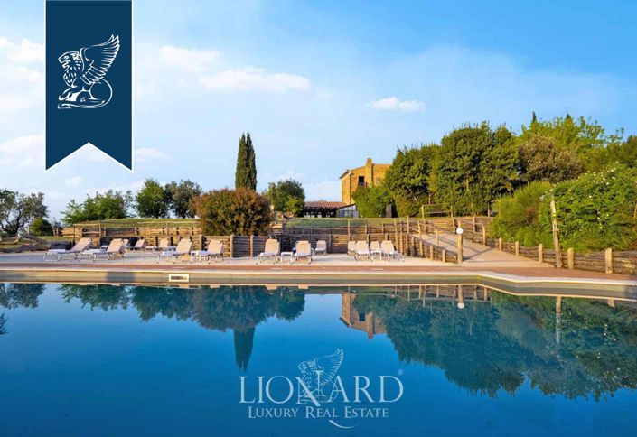 Image No.19-13 Bed Farmhouse for sale