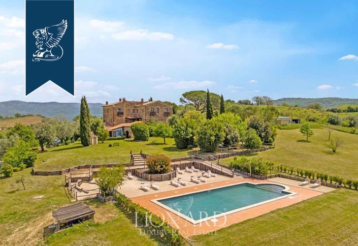 Image No.2-13 Bed Farmhouse for sale