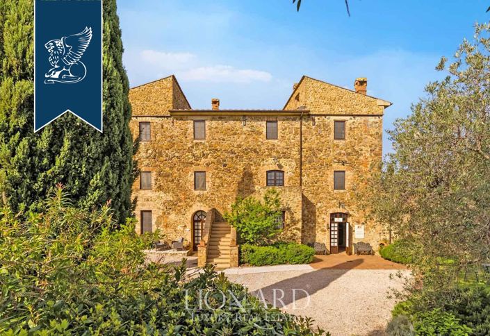 Image No.6-13 Bed Farmhouse for sale