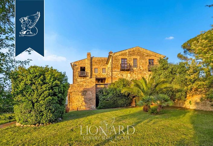 Image No.8-13 Bed Farmhouse for sale