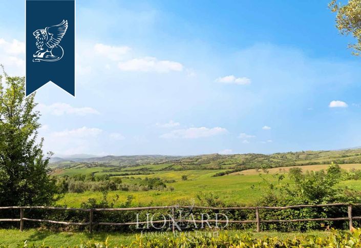 Image No.9-13 Bed Farmhouse for sale