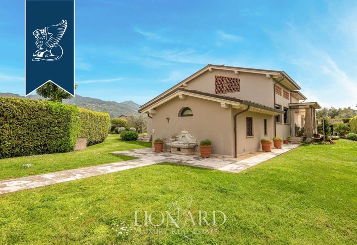 Image No.12-8 Bed Villa for sale