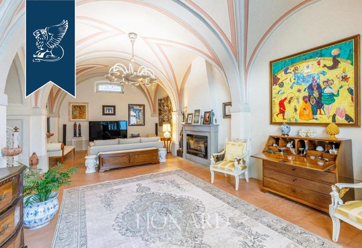 Image No.15-12 Bed Villa for sale