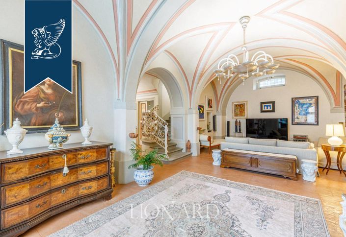 Image No.16-12 Bed Villa for sale