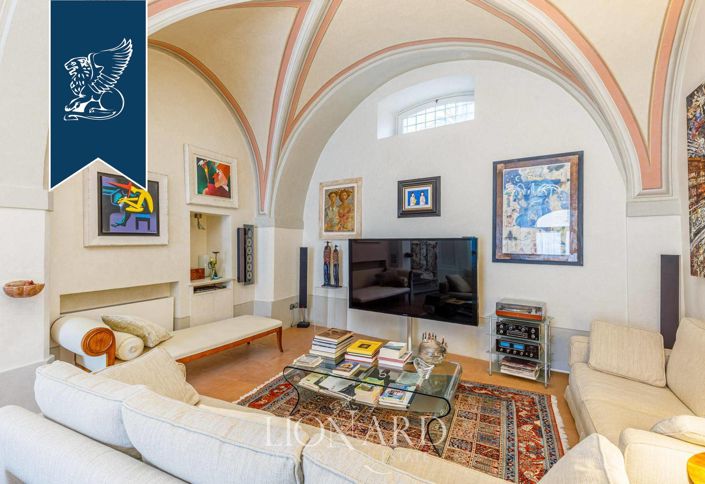 Image No.18-12 Bed Villa for sale