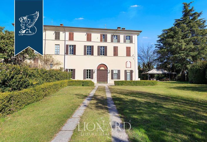 Image No.2-6 Bed Villa for sale