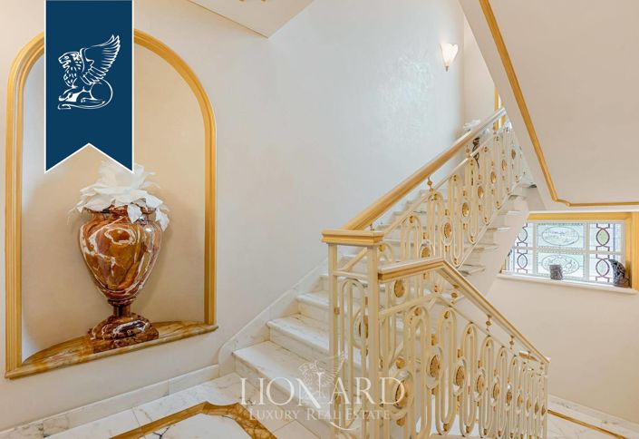 Image No.20-7 Bed Villa for sale