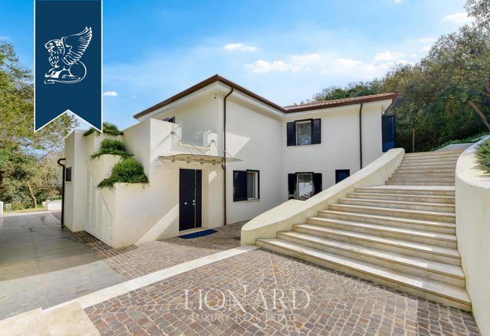 Image No.6-5 Bed Villa for sale