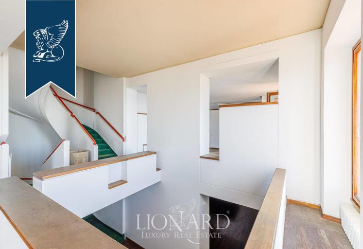 Image No.15-11 Bed Villa for sale