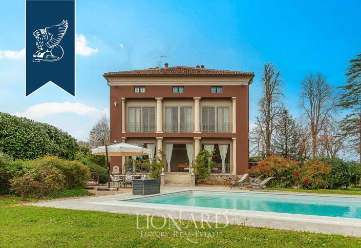 Image No.2-5 Bed Villa for sale