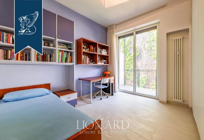 Image No.20-5 Bed Apartment for sale