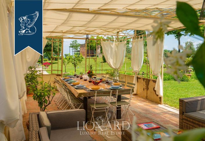 Image No.6-8 Bed Country House for sale