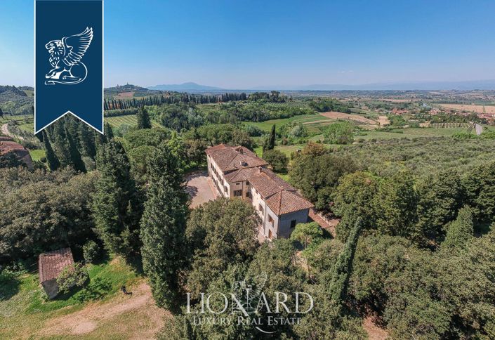 Image No.17-8 Bed Farmhouse for sale