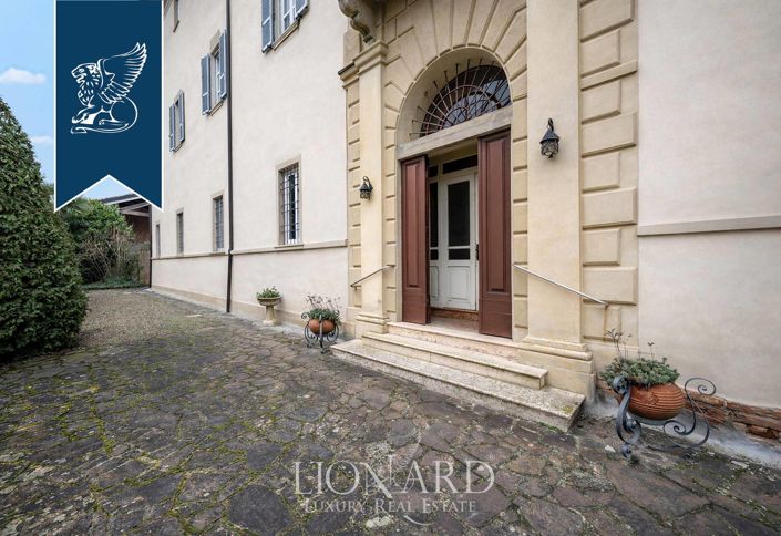 Image No.4-8 Bed Villa for sale