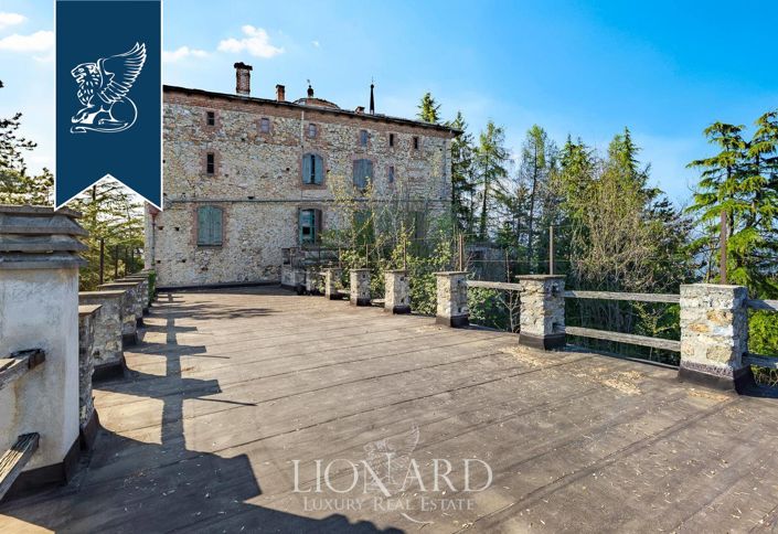 Image No.7-27 Bed Property for sale