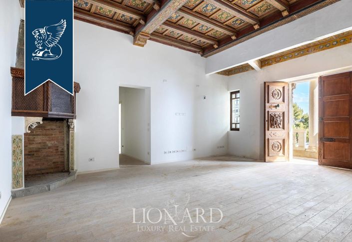 Image No.15-12 Bed Villa for sale