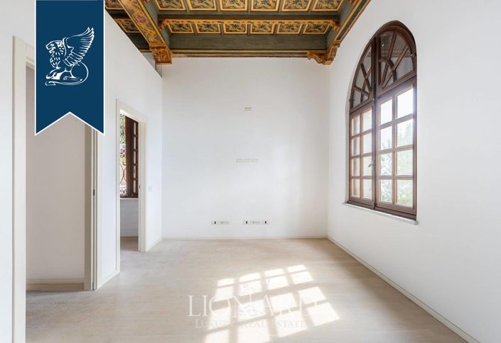 Image No.21-12 Bed Villa for sale