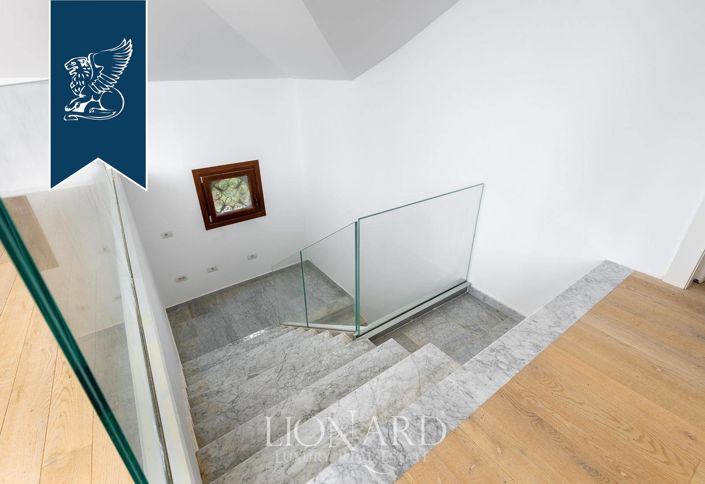 Image No.26-12 Bed Villa for sale
