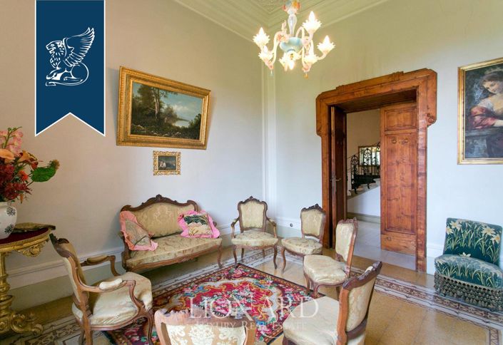 Image No.20-10 Bed Villa for sale
