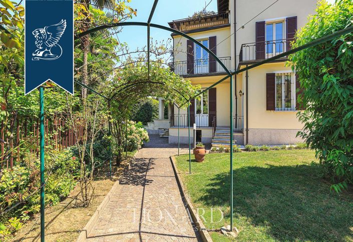 Image No.11-8 Bed Villa for sale