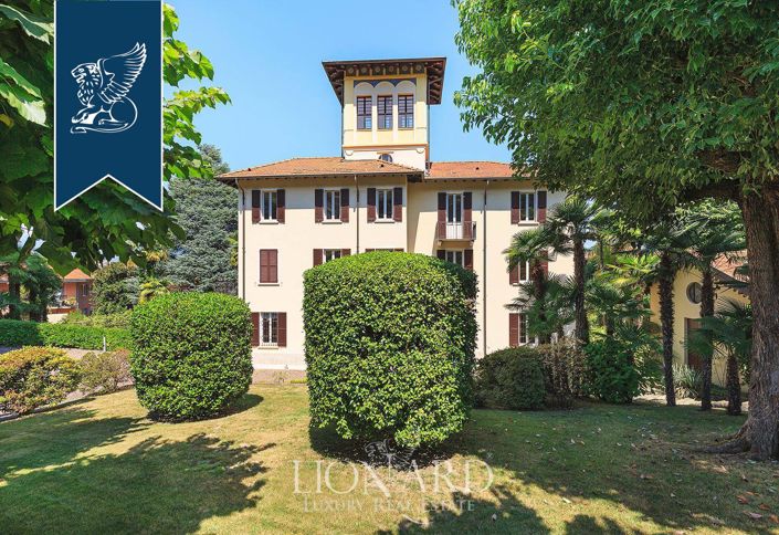 Image No.9-8 Bed Villa for sale