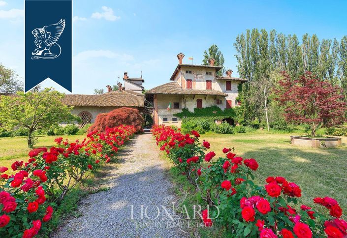 Image No.6-10 Bed Villa for sale