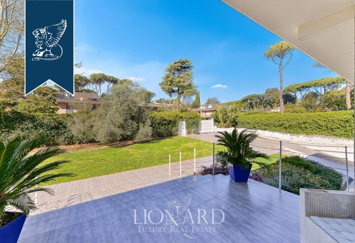 Image No.11-10 Bed Villa for sale