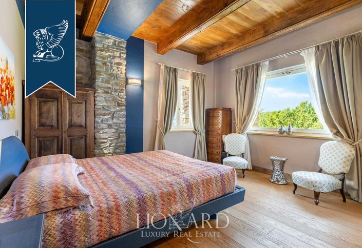 Image No.42-12 Bed Farmhouse for sale