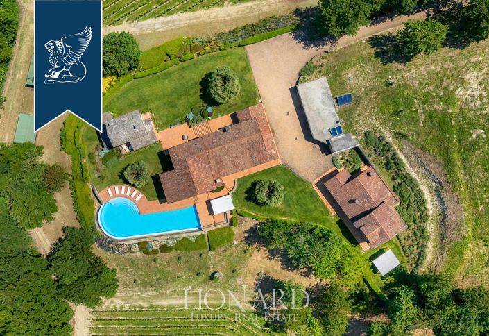 Image No.5-12 Bed Farmhouse for sale