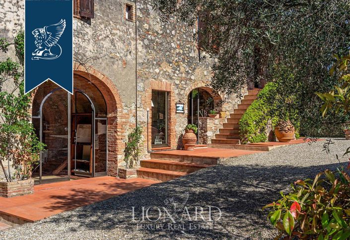 Image No.9-12 Bed Farmhouse for sale