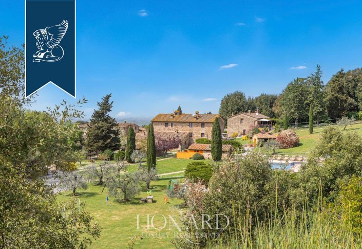 Image No.4-8 Bed Farmhouse for sale