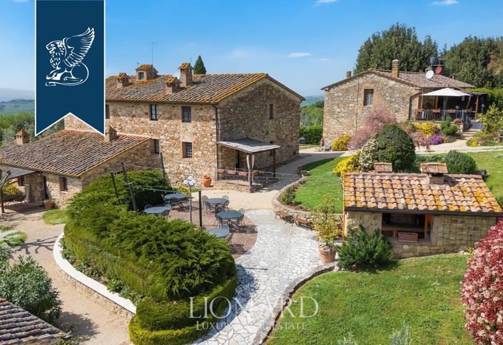 Image No.5-8 Bed Farmhouse for sale