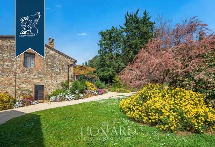 Image No.9-8 Bed Farmhouse for sale