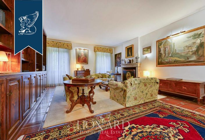 Image No.12-12 Bed Villa for sale