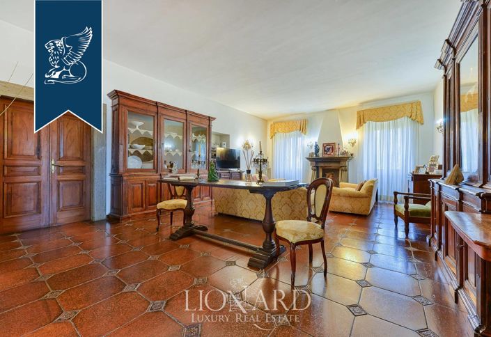 Image No.13-12 Bed Villa for sale