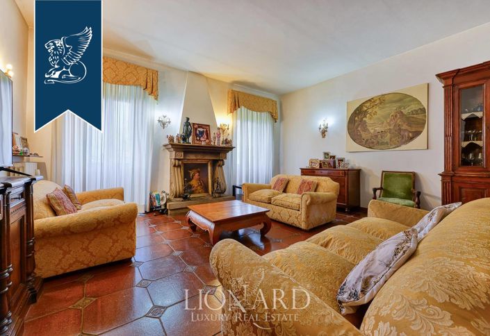 Image No.18-12 Bed Villa for sale