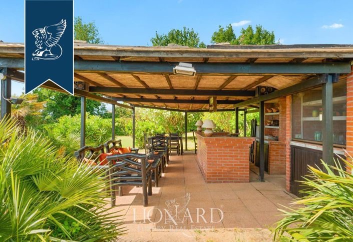 Image No.19-11 Bed Villa for sale