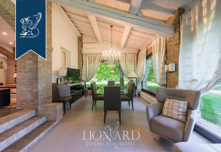 Image No.18-10 Bed Villa for sale