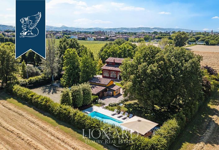 Image No.2-10 Bed Villa for sale