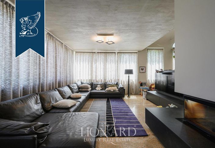 Image No.20-10 Bed Villa for sale