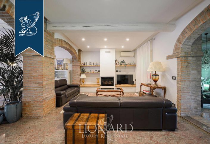 Image No.34-10 Bed Villa for sale