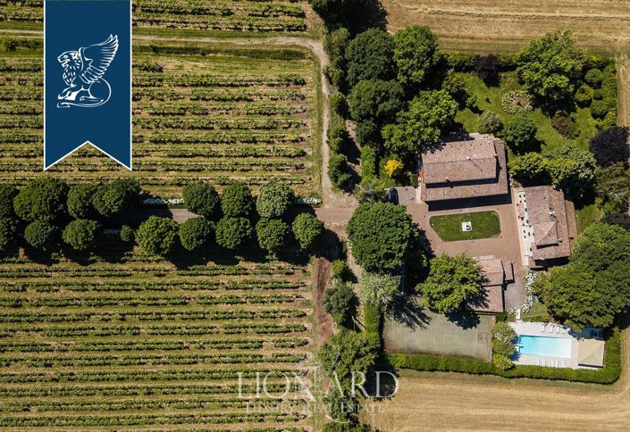 Image No.5-10 Bed Villa for sale