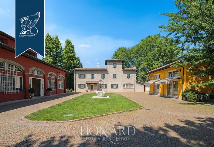 Image No.8-10 Bed Villa for sale