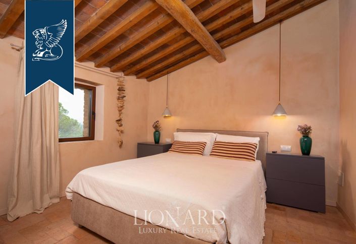 Image No.19-7 Bed Farmhouse for sale