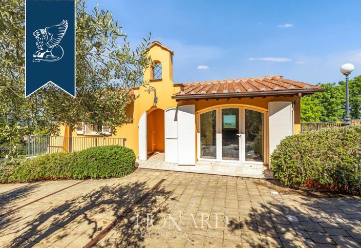 Image No.10-5 Bed Villa for sale