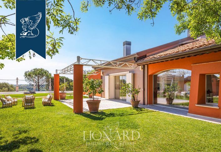 Image No.17-5 Bed Villa for sale