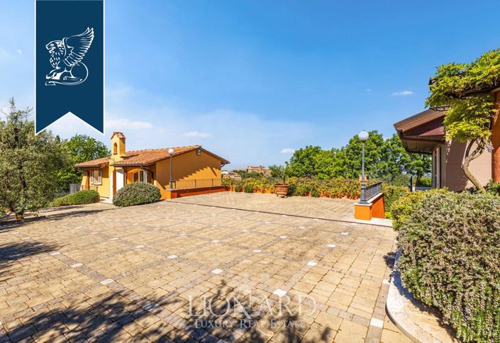 Image No.9-5 Bed Villa for sale