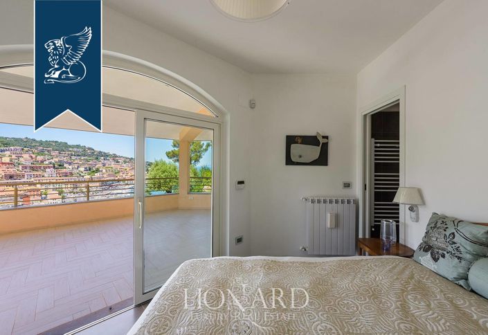 Image No.17-4 Bed Apartment for sale