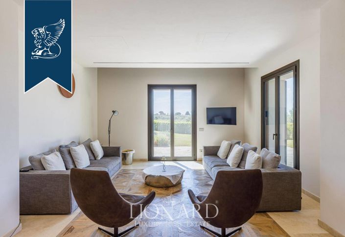 Image No.17-6 Bed Farmhouse for sale