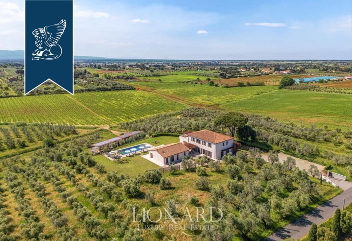 Image No.4-6 Bed Farmhouse for sale